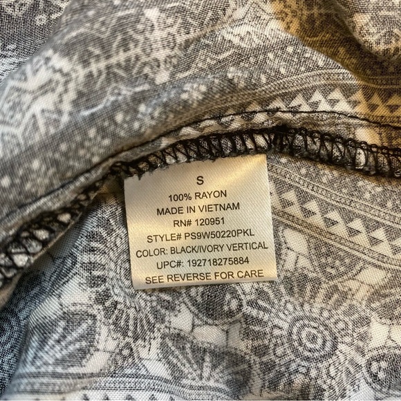 Pink Republic Skater Dress Sz Small Black White Geometric Bar‎ Back Rayon Casual - Picture 9 of 13